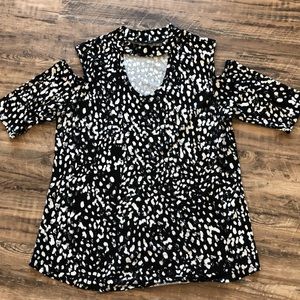 Lily Morgan cold shoulder short sleeve top